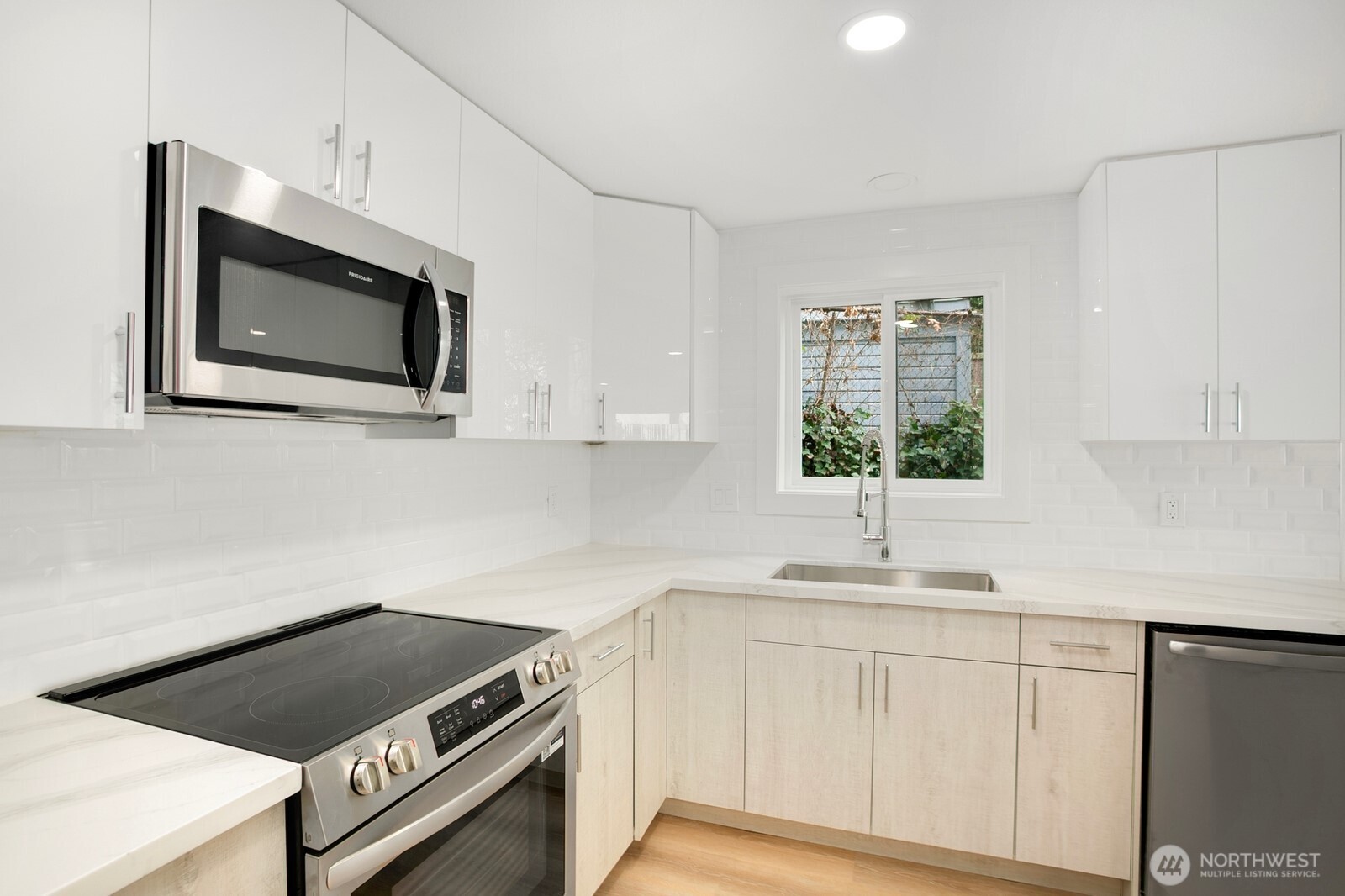 1028 Lakeview Boulevard E Seattle WA 98102