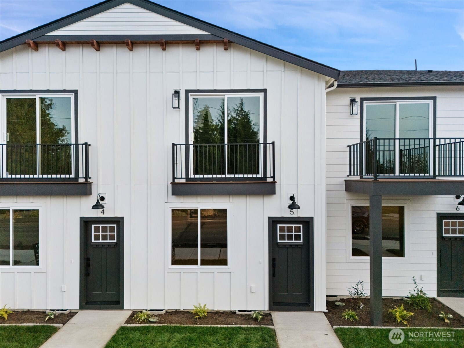 669 W Hendrickson Sequim WA 98382