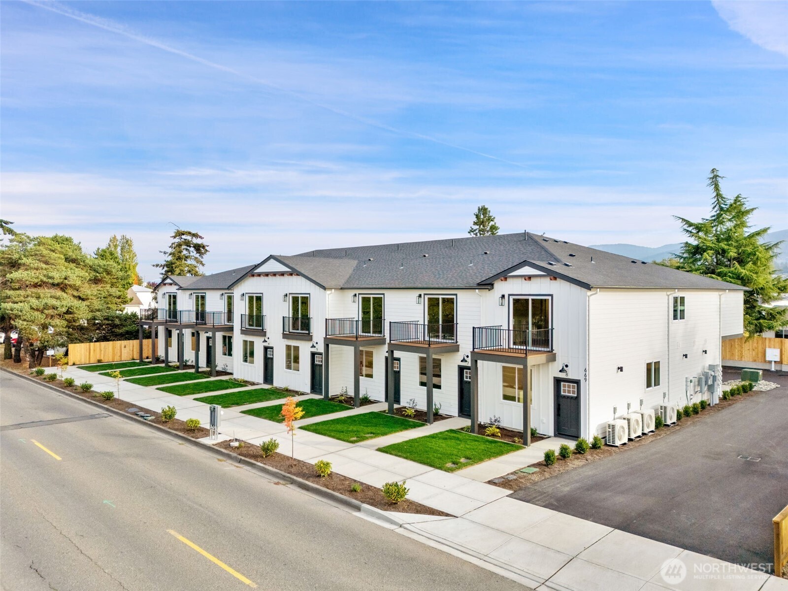 669 W Hendrickson Sequim WA 98382