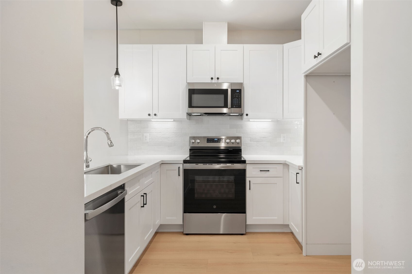 669 W Hendrickson Sequim WA 98382