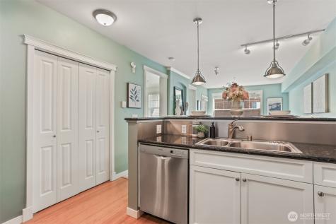 530 4th Avenue W Seattle WA 98119