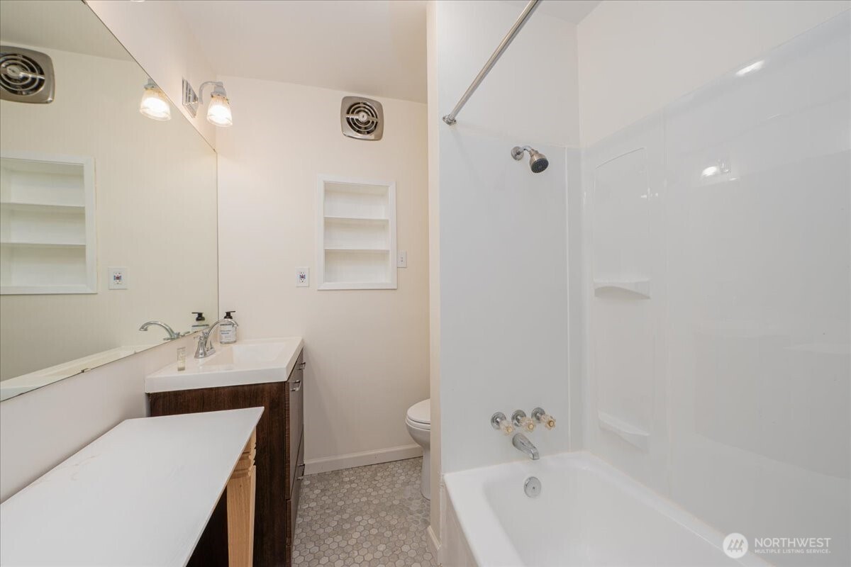 7 Harrison Street Seattle WA 98109