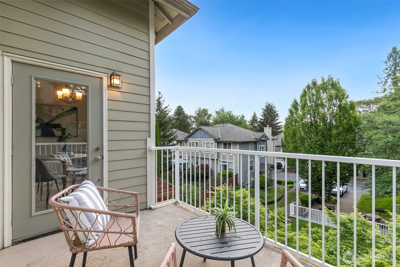 2044 Newport Way NW Issaquah WA 98027