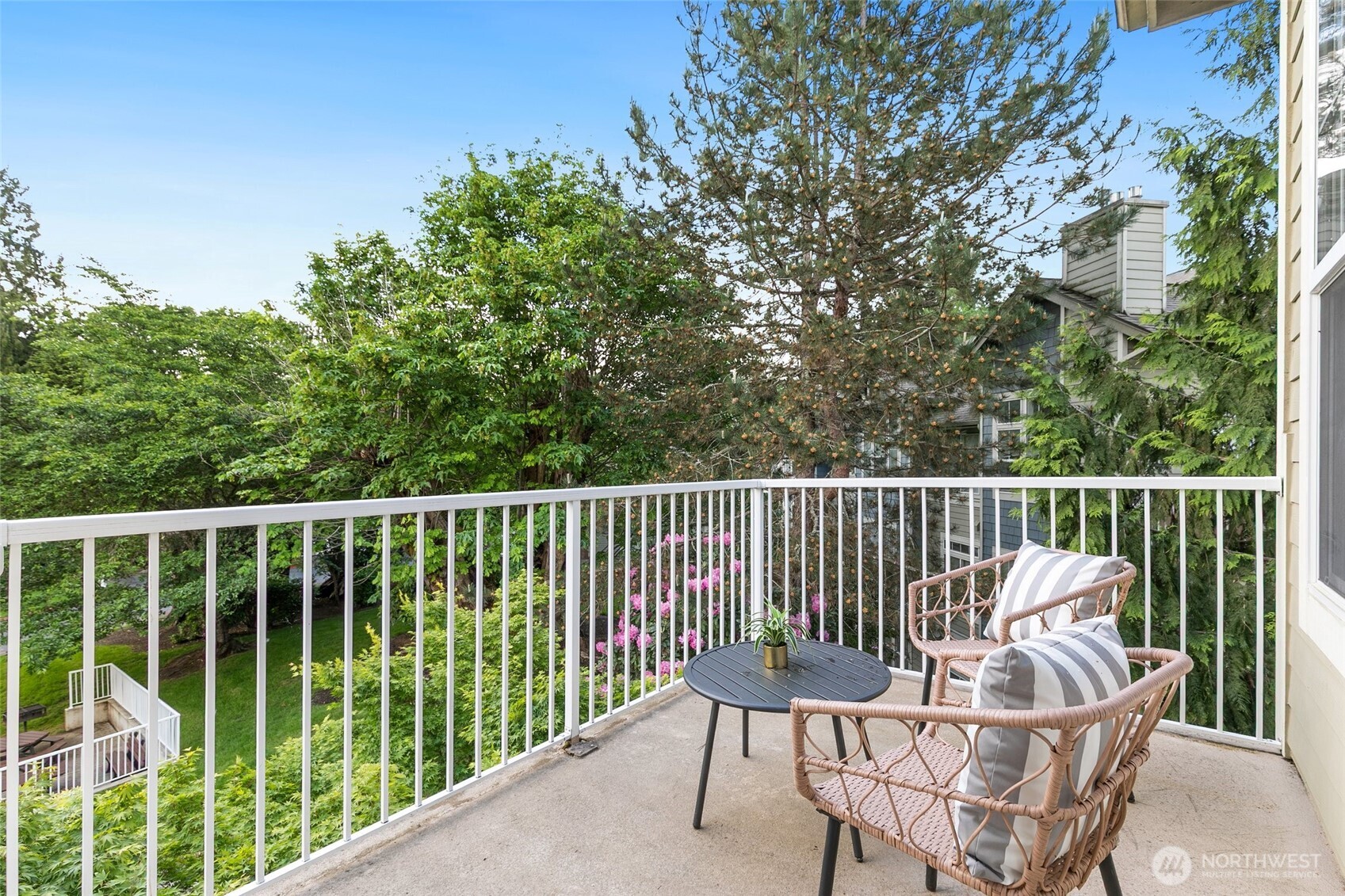 2044 Newport Way NW Issaquah WA 98027