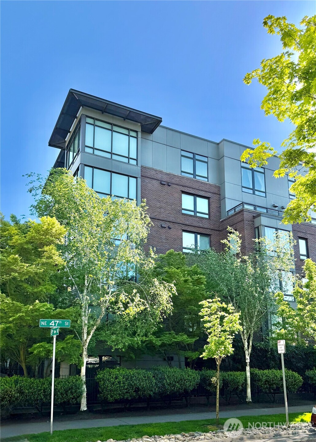 4547 8th Avenue NE Seattle WA 98105