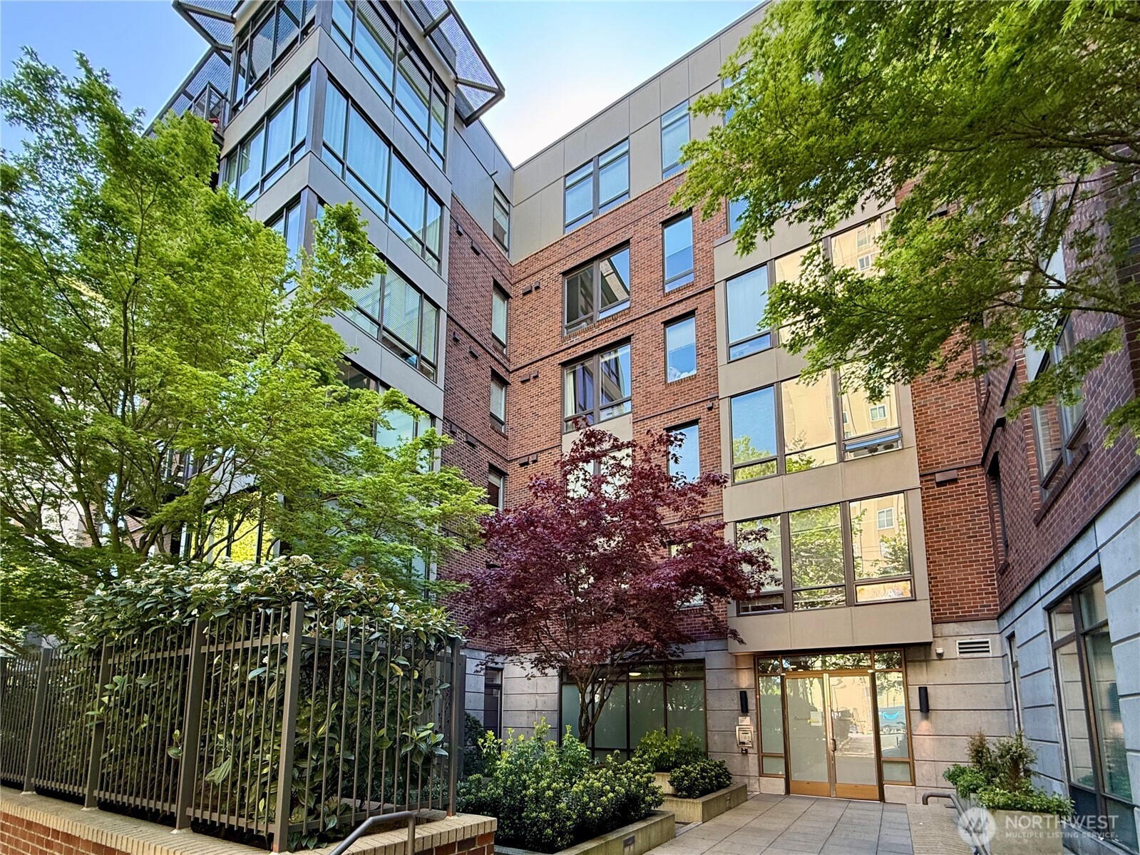 4547 8th Avenue NE Seattle WA 98105