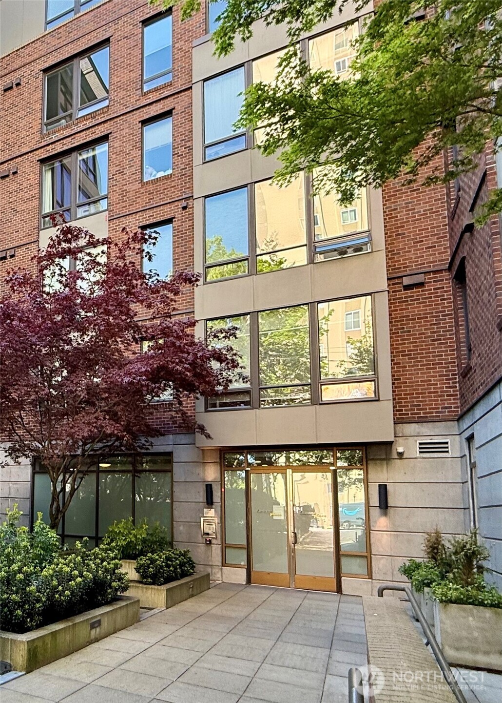 4547 8th Avenue NE Seattle WA 98105