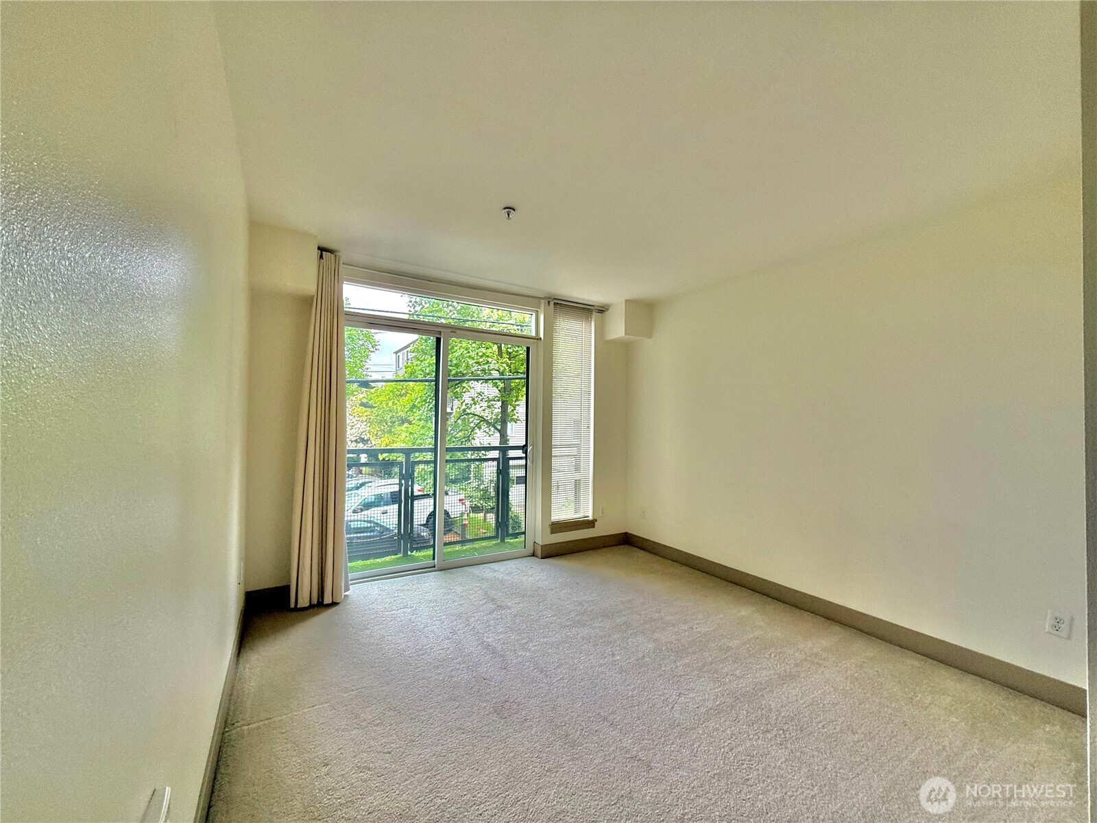 4547 8th Avenue NE Seattle WA 98105