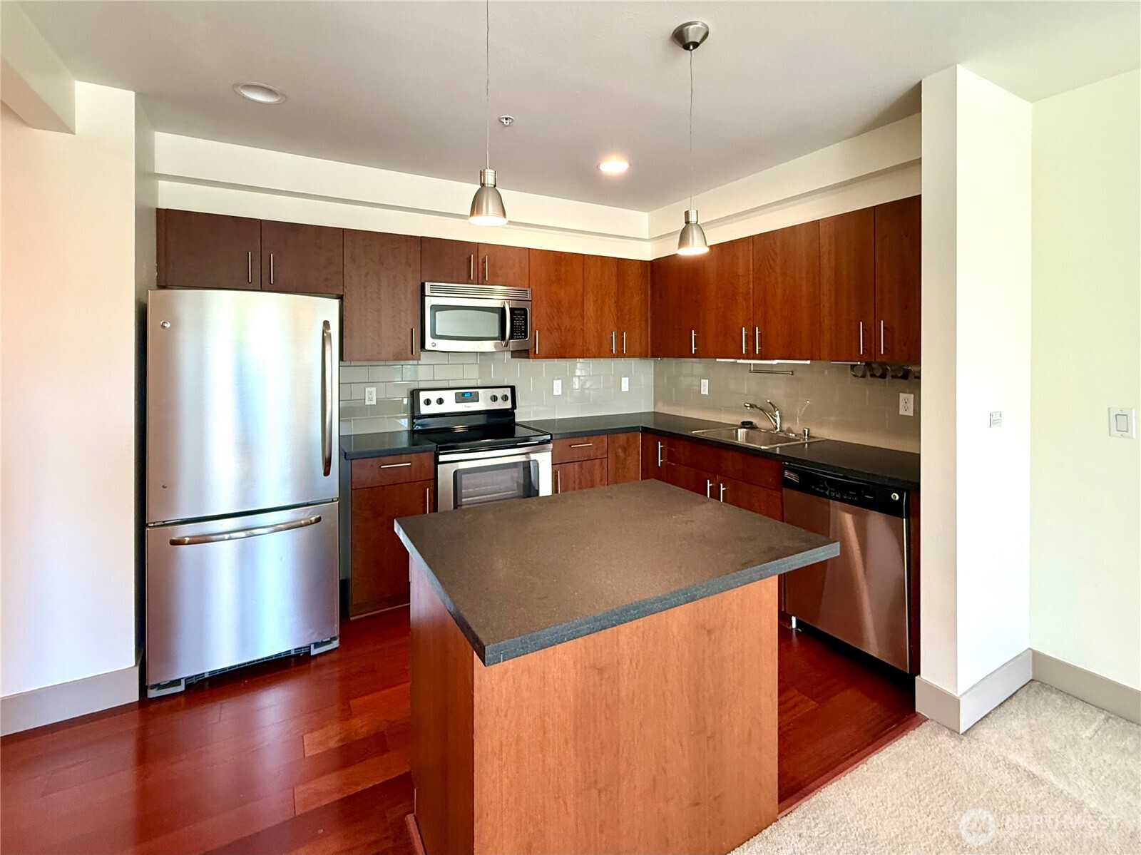 4547 8th Avenue NE Seattle WA 98105