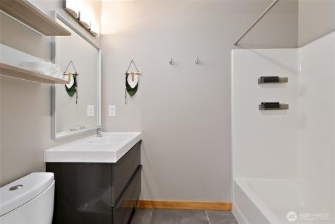 827 Hiawatha Place S Seattle WA 98144