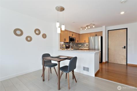 827 Hiawatha Place S Seattle WA 98144