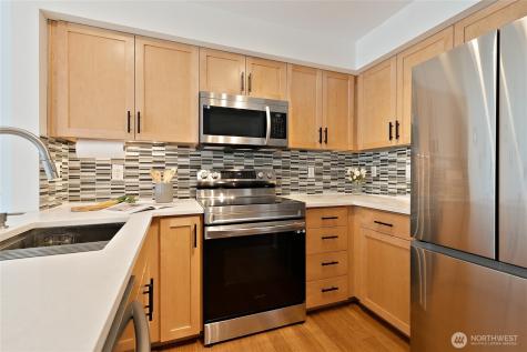 827 Hiawatha Place S Seattle WA 98144