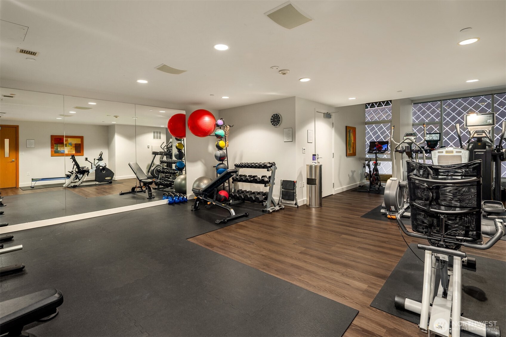 909 5th Avenue Seattle WA 98164