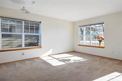 161 W Whidbey Avenue Oak Harbor WA 98277