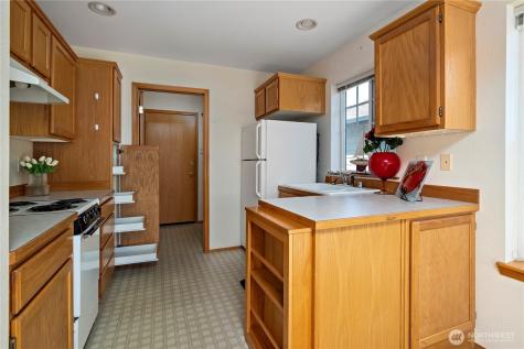 161 W Whidbey Avenue Oak Harbor WA 98277