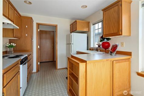 161 W Whidbey Avenue Oak Harbor WA 98277