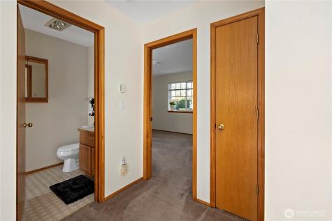 161 W Whidbey Avenue Oak Harbor WA 98277