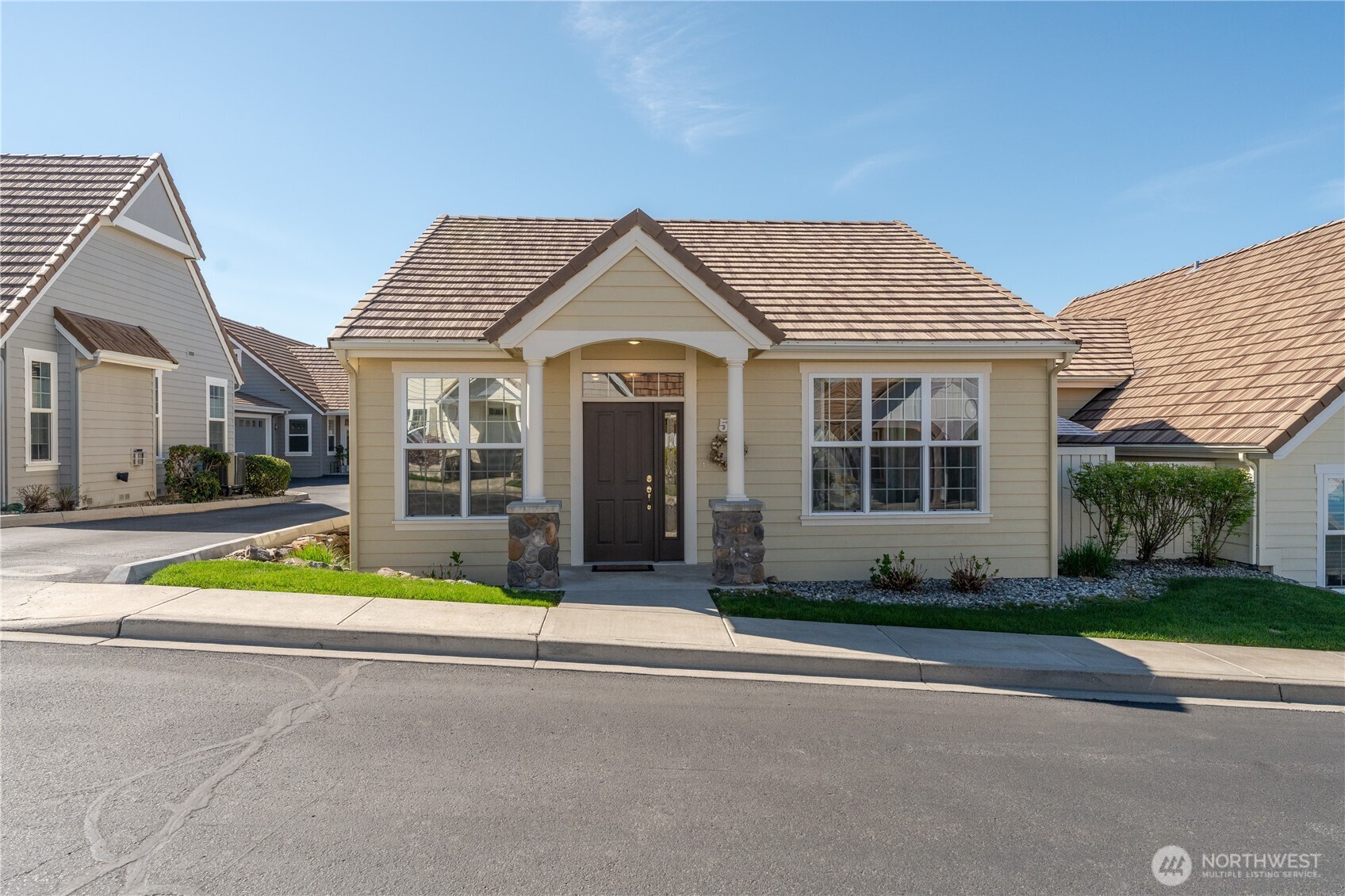 1494 Eastmont East Wenatchee WA 98802