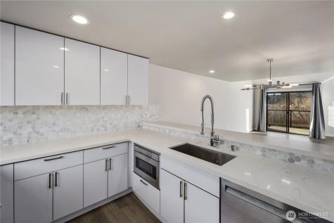 6121 NE 175th Street Kenmore WA 98028