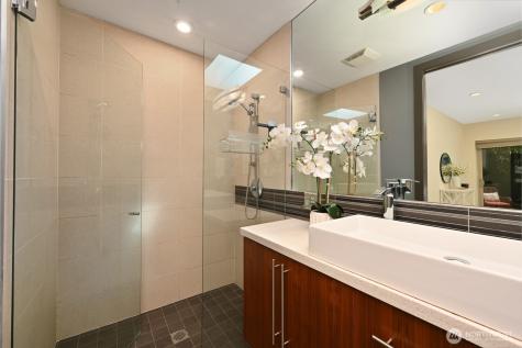 8218 2nd Avenue NE Seattle WA 98115
