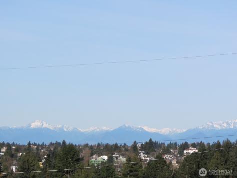 8218 2nd Avenue NE Seattle WA 98115