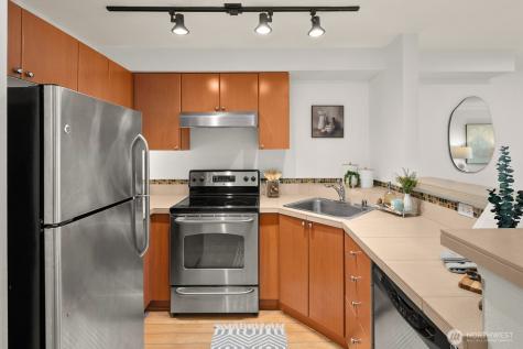 621 5 Avenue N Seattle WA 98109