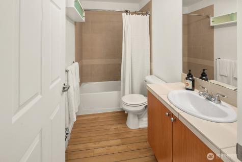 621 5 Avenue N Seattle WA 98109