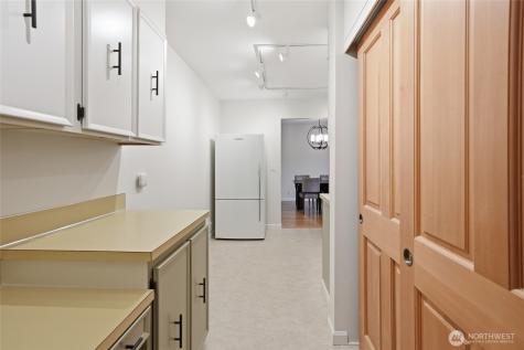 2565 Dexter Avenue N Seattle WA 98109