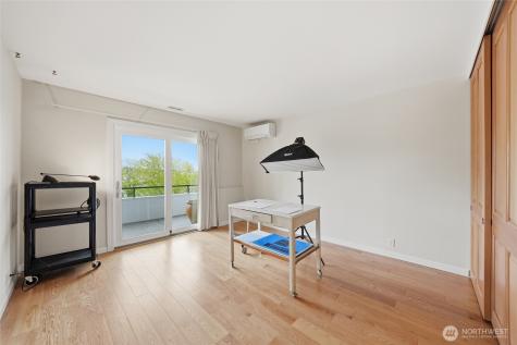 2565 Dexter Avenue N Seattle WA 98109