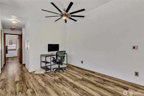 22106 41st Place S Kent WA 98032