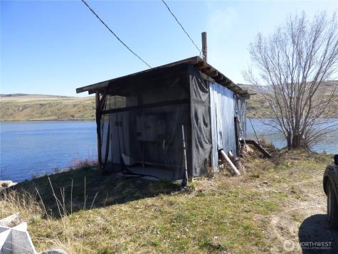 618 Jack Wells Road Bridgeport WA 98813