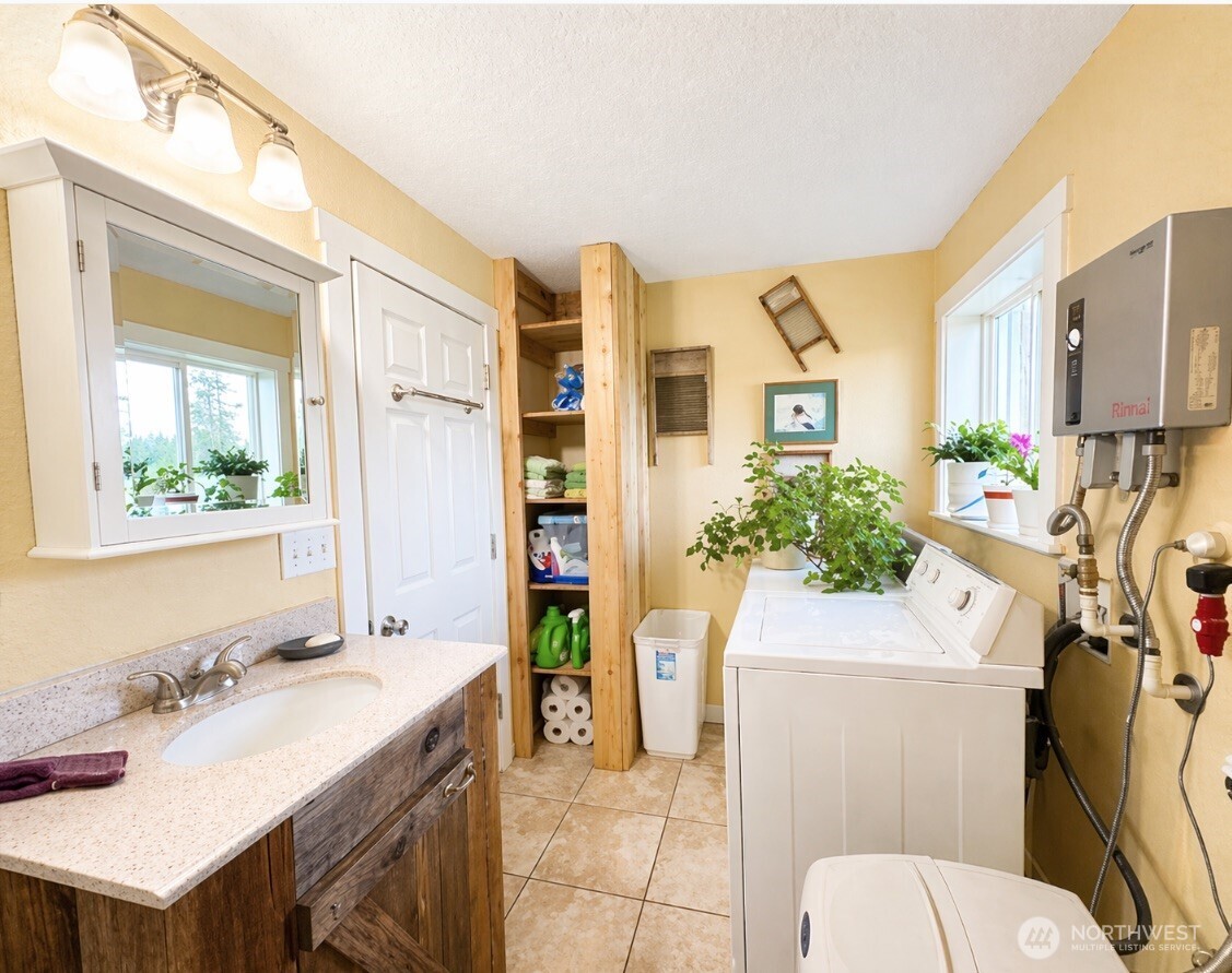 1239 Kewa Meteor Road Inchelium WA 99138