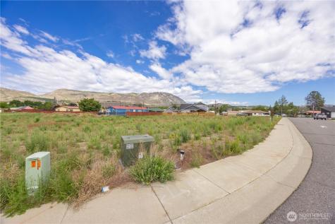 713 1st Street S Brewster WA 98812