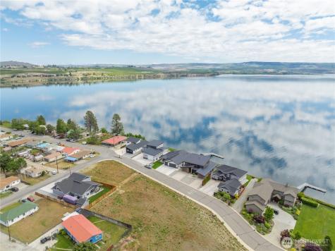 713 1st Street S Brewster WA 98812