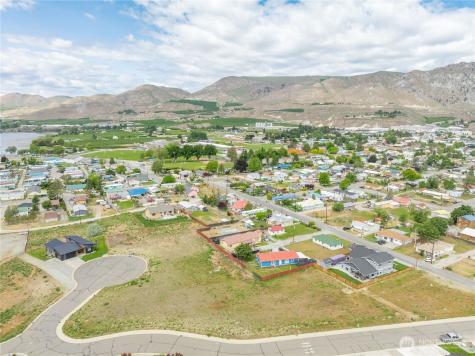 713 1st Street S Brewster WA 98812