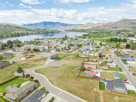 713 1st Street S Brewster WA 98812