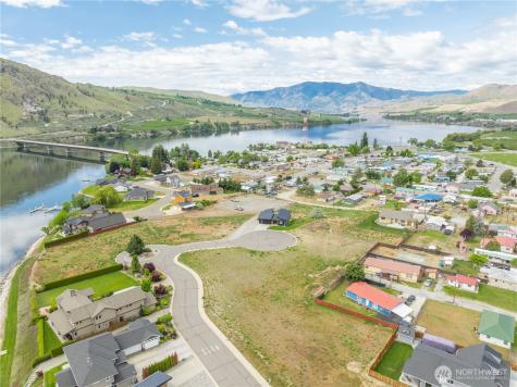 713 1st Street S Brewster WA 98812