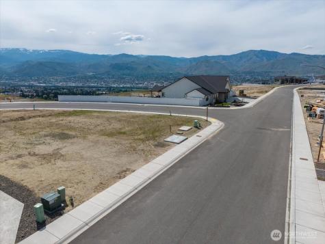 834 NE Tyler Place East Wenatchee WA 98802
