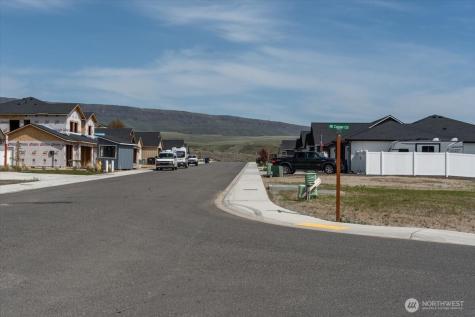 834 NE Tyler Place East Wenatchee WA 98802