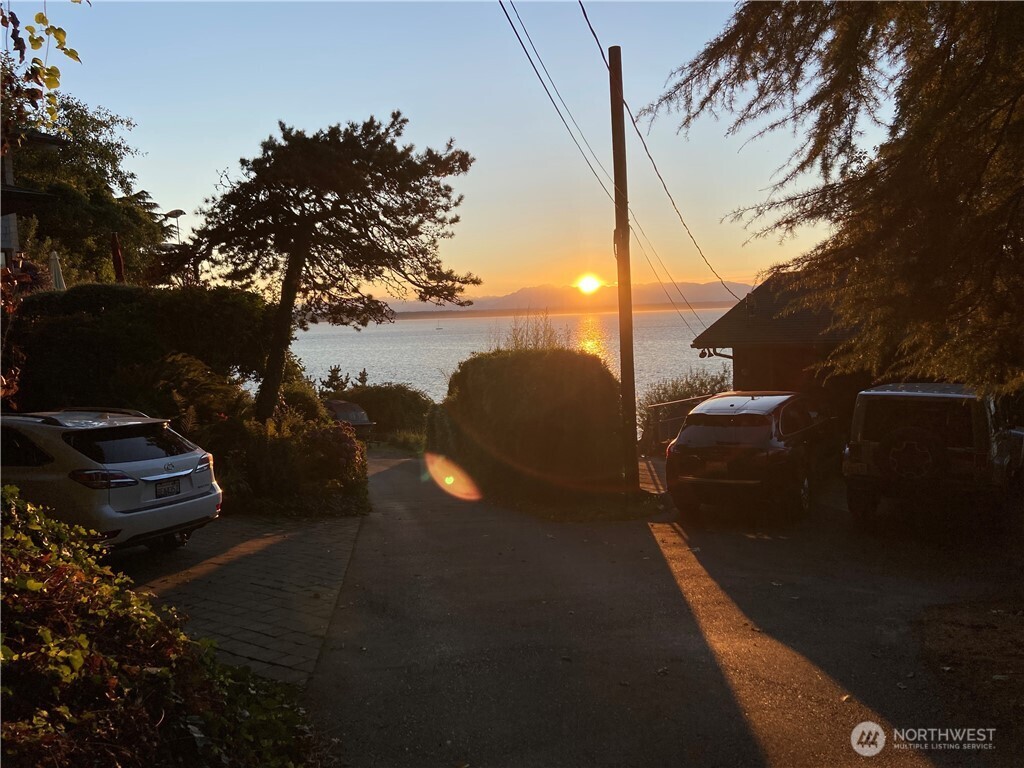 32 NW Esplanade Seattle WA 98117