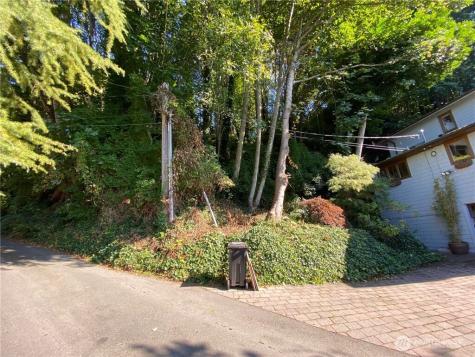 32 NW Esplanade Seattle WA 98117