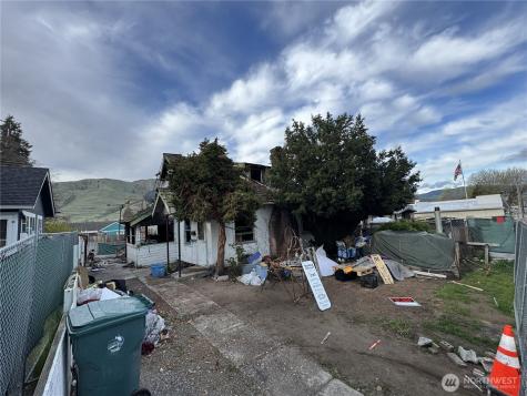 418 E Woodin Avenue Chelan WA 98816