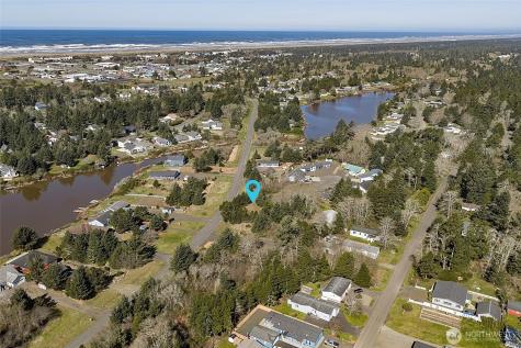 628 E Chance A La Mer NE Ocean Shores WA 98569
