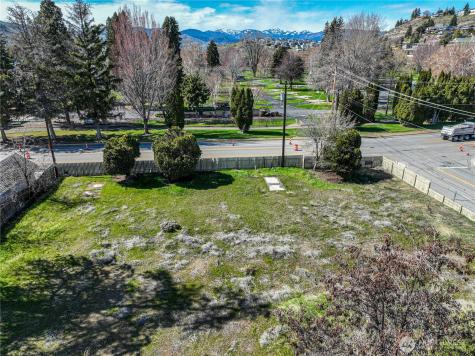 325 W Highland Avenue Chelan WA 98816