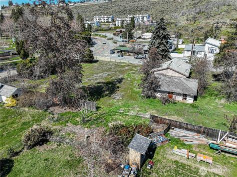 325 W Highland Avenue Chelan WA 98816