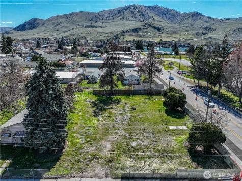 325 W Highland Avenue Chelan WA 98816