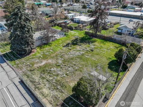325 W Highland Avenue Chelan WA 98816