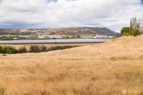 715 Garden Dallesport WA 98617