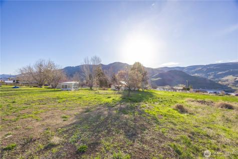 123 Chelan Falls Chelan Falls WA 98817