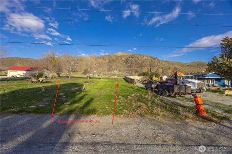 123 Chelan Falls Chelan Falls WA 98817